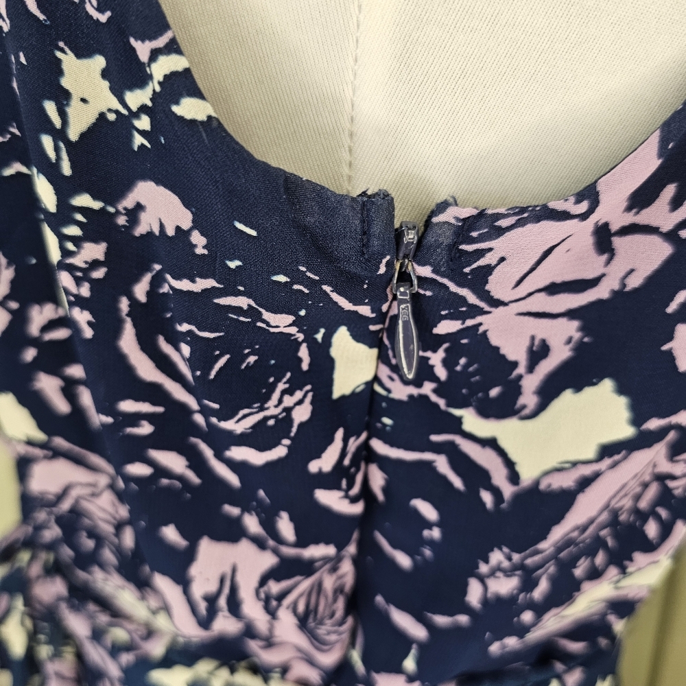 Jonathan Martin Floral V-Neck Dress with Ruffle Neckline Sleeveless Size 10 - Picture 6 of 9